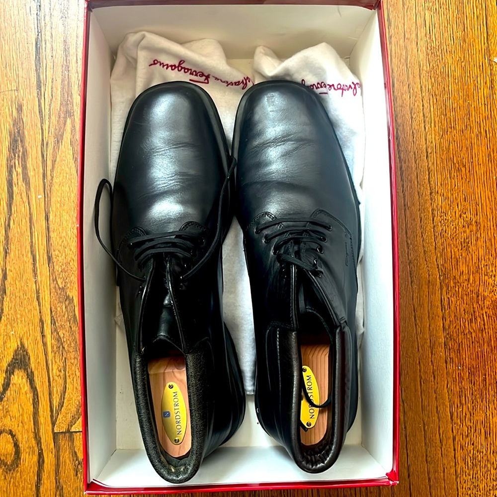 Salvatore Ferragamo mid high Greco. Size 9